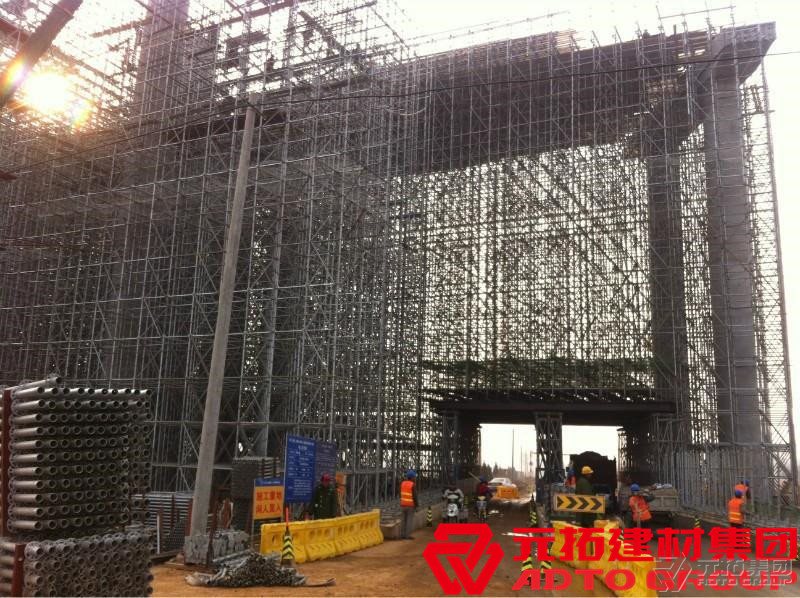 盤扣式腳手架相比傳統(tǒng)式腳手架有哪些優(yōu)勢(shì)？